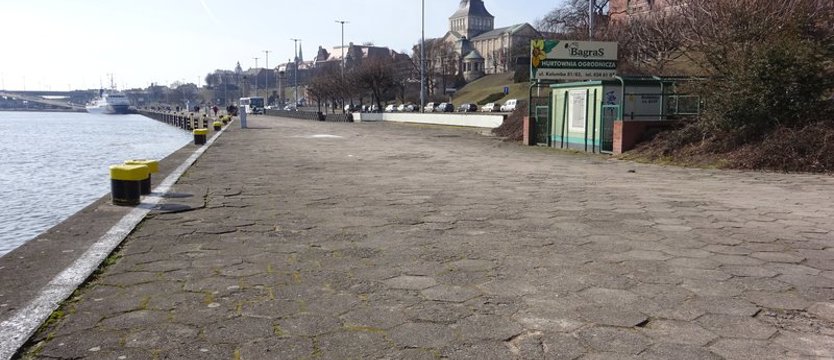 Wojna o nabrzeża. Ciosy w formie komentarzy