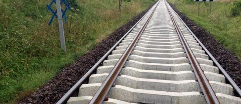 Tragedia na przejeździe kolejowym. Nie żyje kobieta