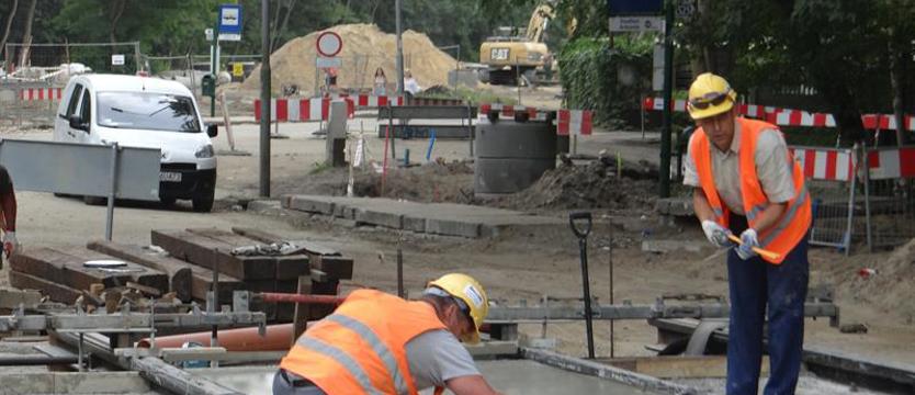 Szyny w betonie