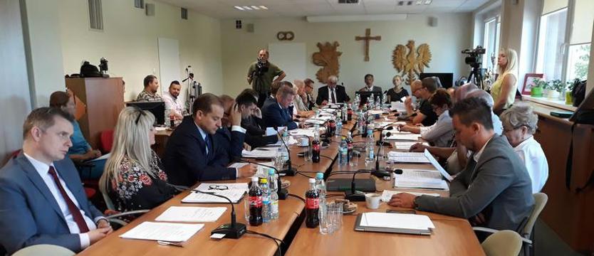 W Policach: dołożą nauczycielom, dopłacą do wody i... nie obniżą pensji burmistrzowi