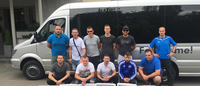 Wygrali w kopaną na hali