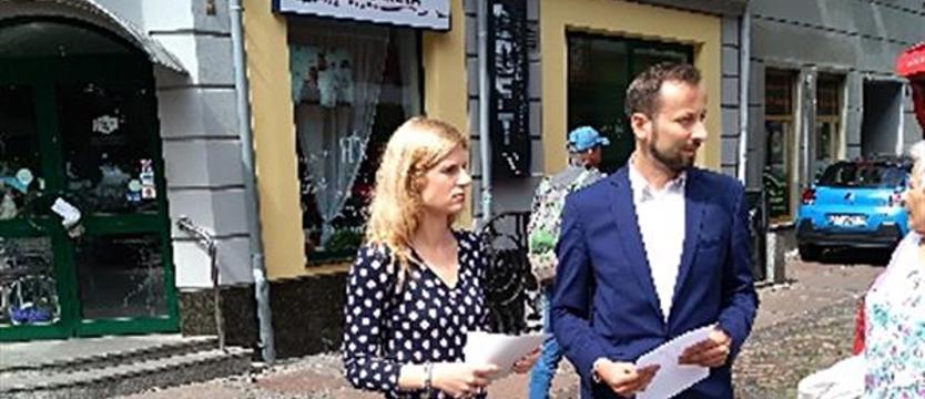 Nowoczesna zwraca uwagę na nielegalne parkowanie