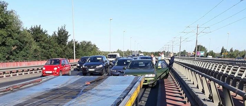 Zderzenie aut na moście Pionierów
