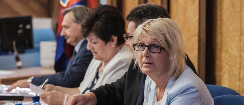 Sesja RM. Limity na sprzedaż alkoholu i pomnik-ławeczka