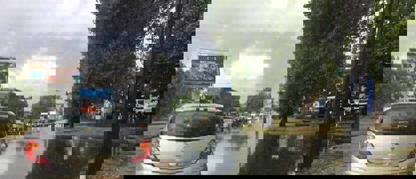 Zalane drogi - utrudnienia w ruchu