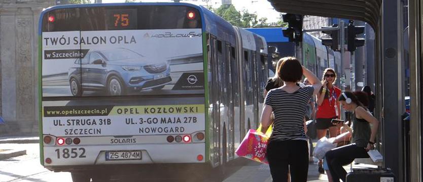 W komunikacji uczeń uczniowi nierówny