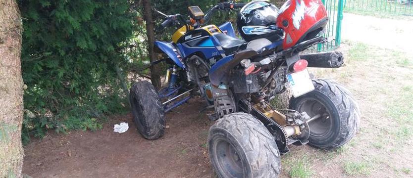 Wjechali quadem w płot. Nastolatkowie w szpitalu