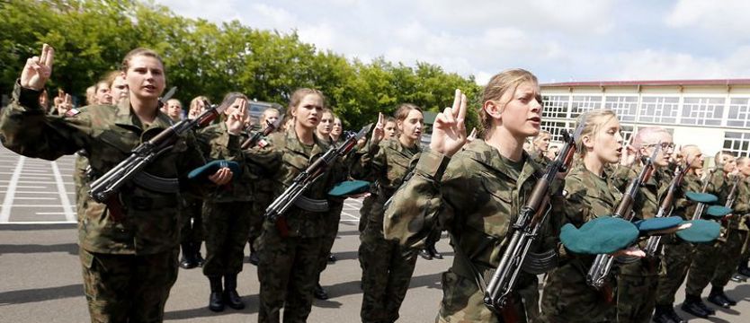 Studencka przysięga w mundurach