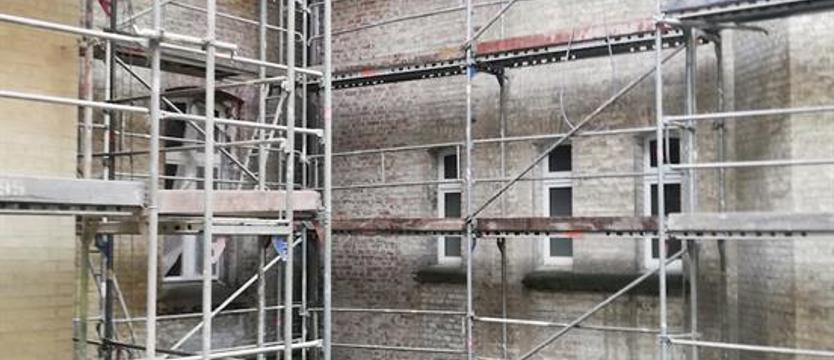 Odnawiają południowy dziedziniec