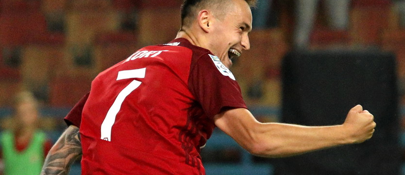 Piłka nożna. Debiut Zwolińskiego, gol Korta