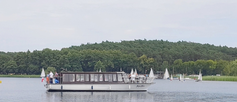 Stateczkiem po jeziorze