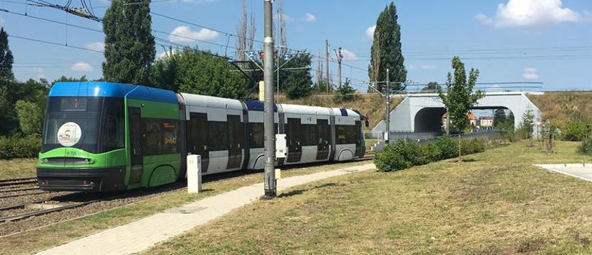 Doświetlanie chodników przy szybkim tramwaju