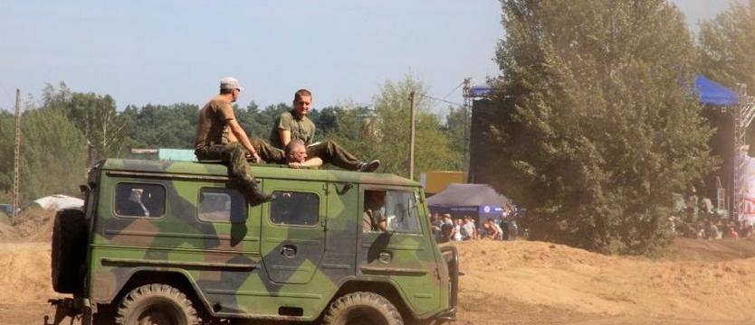Zlot pojazdów militarnych. Gąsienice i podkowy
