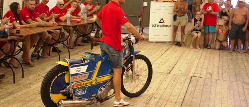 Motocykl żużlowy na plaży