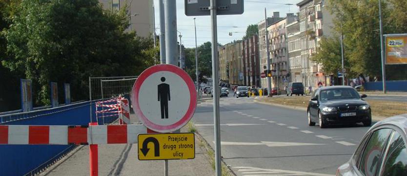 Dziura w wiadukcie