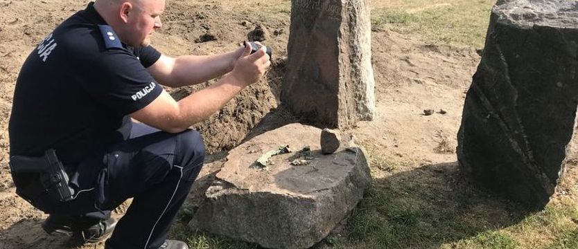 Policjanci odzyskali zabytkowe drogowskazy