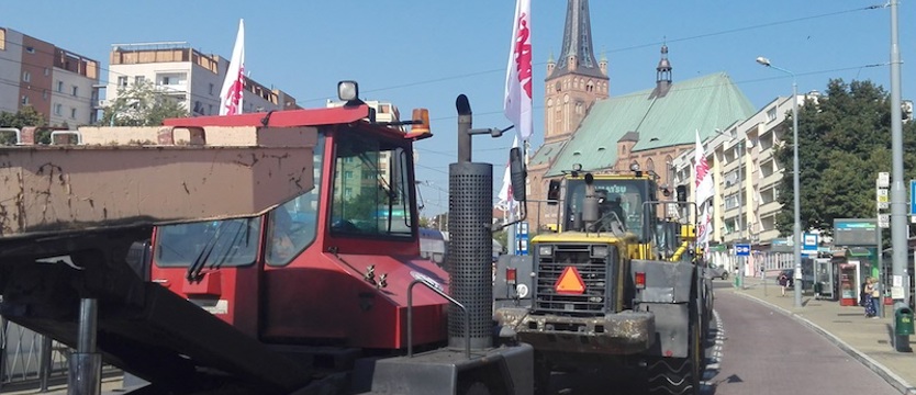 Protestujący portowcy na ulicach Szczecina