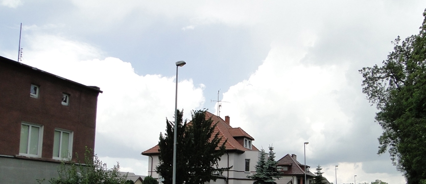 Szamba w centrum miasta. „Dla władzy jesteśmy jak śmieci”