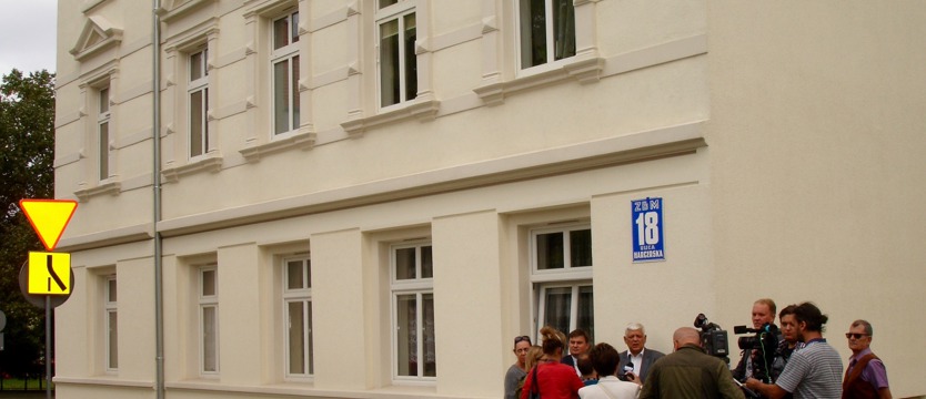 Nie płacą za mieszkania, a odpracowywać długu nie chcą