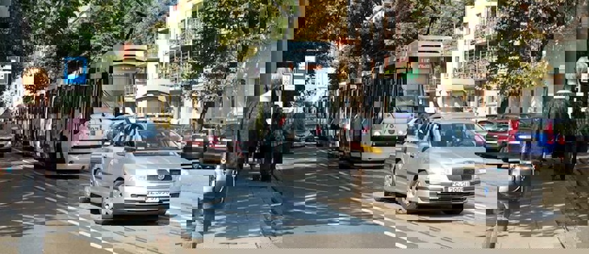 Wysiadała z tramwaju, potrącił ją samochód