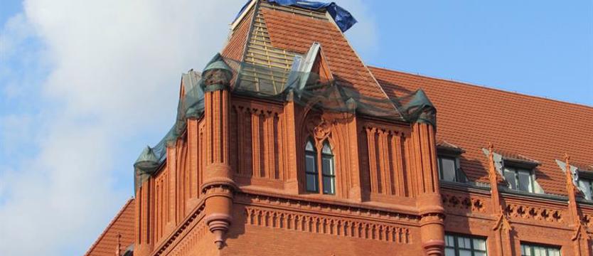 Remont wież w Czerwonym Ratuszu
