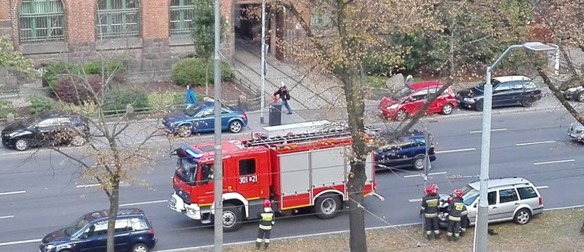 Zderzenie trzech aut w al. Niepodległości