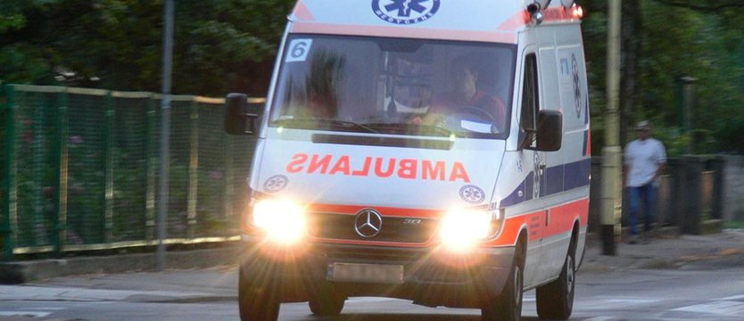 Zderzenie dwóch motocykli i samochodu osobowego