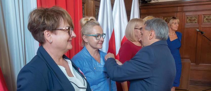 Nauczyciele odznaczeni z okazji ich święta
