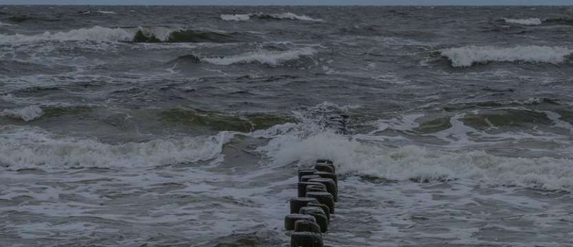 Ostrzegają przed silnym sztormem i cofką