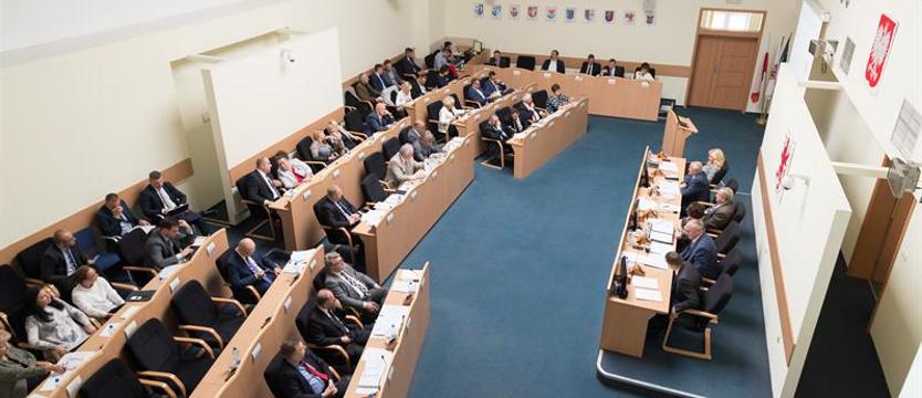 Kto w sejmiku i z iloma głosami?