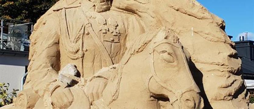 Wandal zniszczył Piłsudskiego