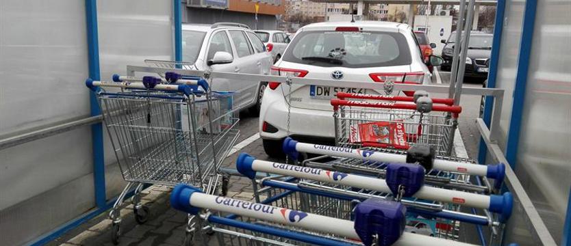 Rafalska: Nie ma planów rozszerzenia ograniczeń handlu na sobotę