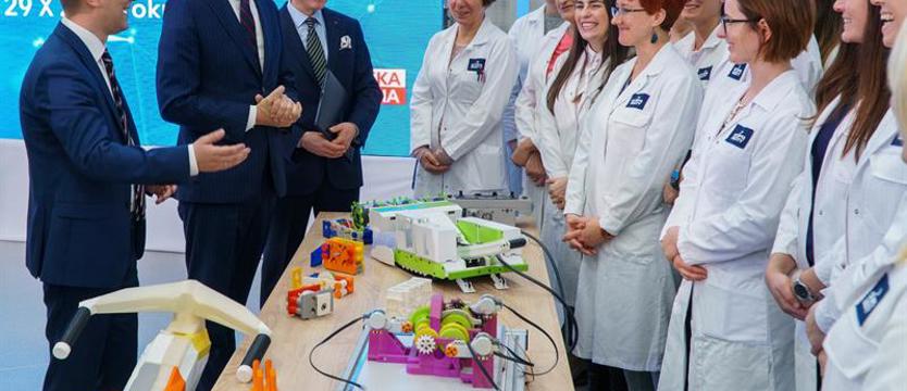 Laboratoria i hala na rzecz "Polic"