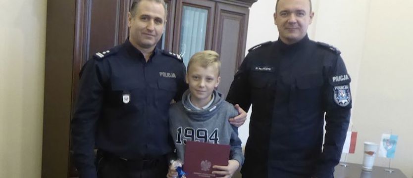 Gratulacje dla 12-latka, który oddał na policję znalezione pieniądze