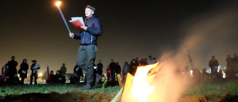 Harcerski krąg na Wyspie Grodzkiej