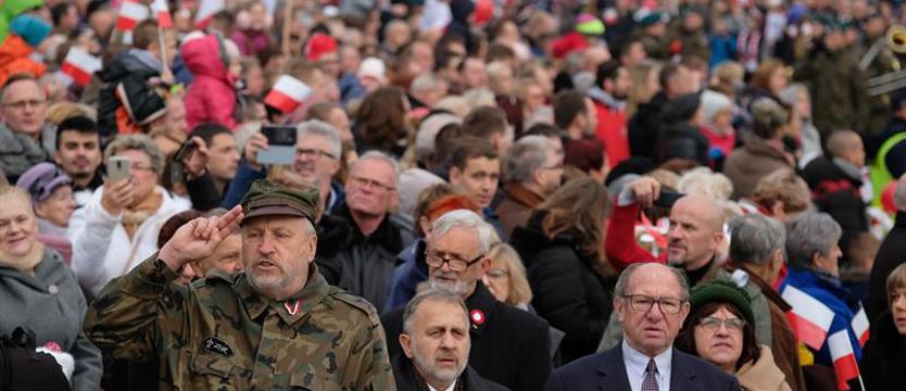 Tłumy śpiewały hymn na Wałach Chrobrego