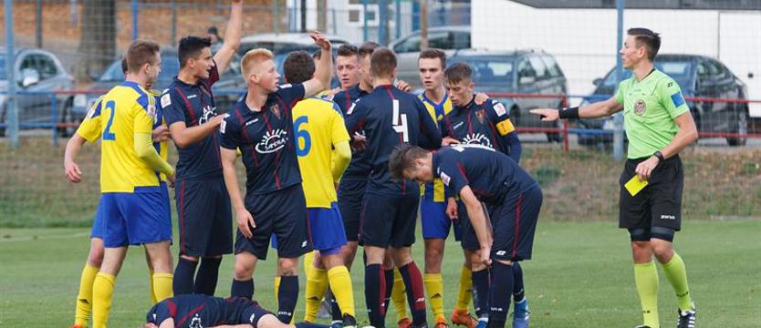 Piłka nożna. Remis juniorów z outsiderem
