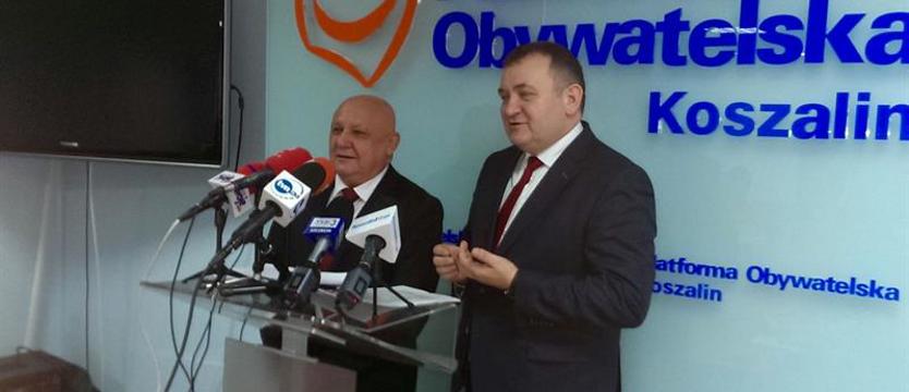 Oskarżenia i nieufność wobec PiS