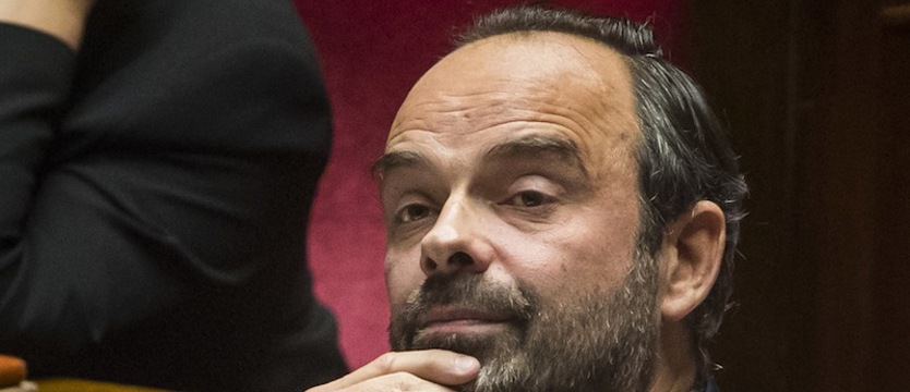 Francuski rząd zawiesza na 6 miesięcy planowaną podwyżkę akcyzy na paliwo