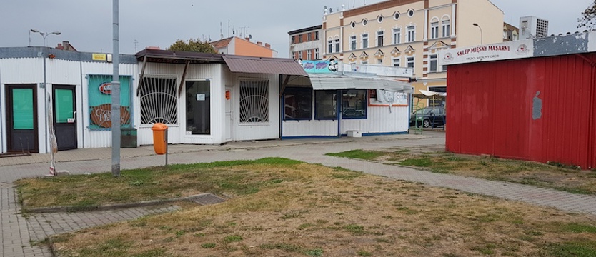 „Gigantomania i marnotrawstwo”. Nowego bazaru nie będzie?
