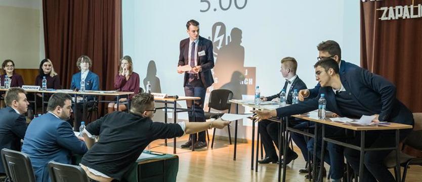 Turniej debat oksfordzkich. Argumenty za, a nawet przeciw