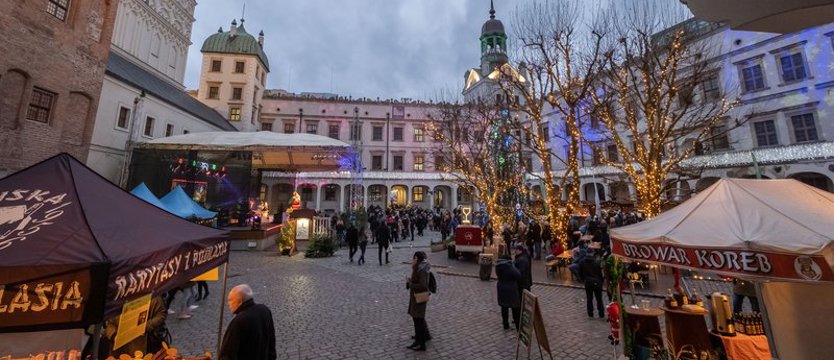 Jarmark na zamku w świątecznym klimacie