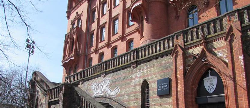 Taras Czerwonego Ratusza wciąż czeka na remont