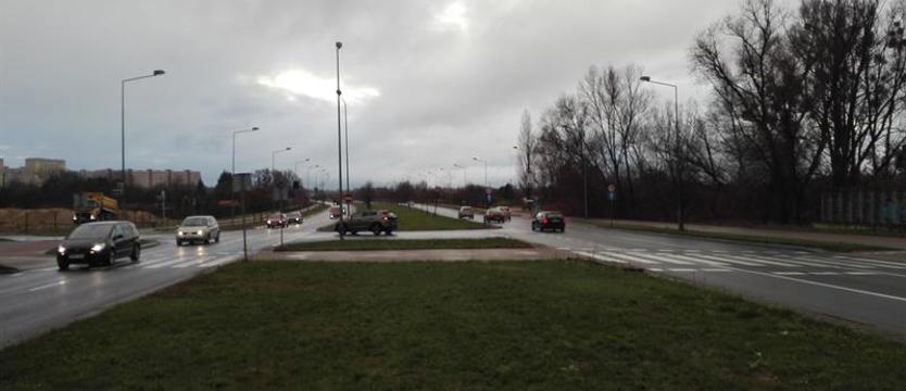 Rondo w Podjuchach ze światłami. Czy tramwaj pojedzie przez Santocką?