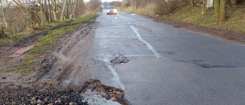Uwaga na drogi. Zgłaszaj dziury