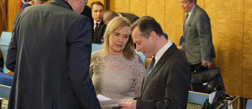 Krótki bój o rady osiedli