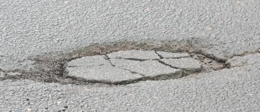 Wojsko załata dziury uliczne w Rzymie