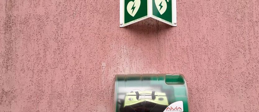 Życie uratował przenośny defibrylator. Był w centrum handlowym