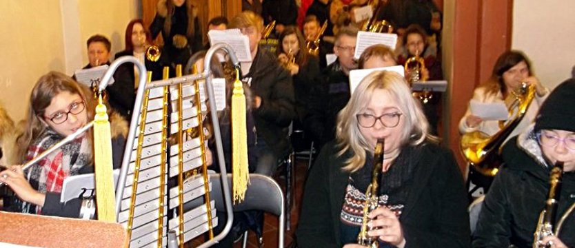 Kolędowanie z orkiestrą dętą