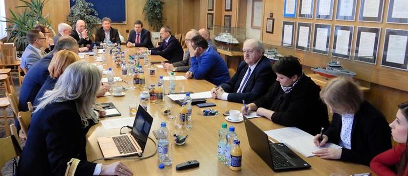 Szczecińskie stocznie „wyszły z wojska”